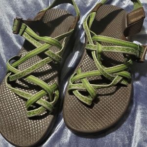 Chacos size 8 women green thin straps toe strap